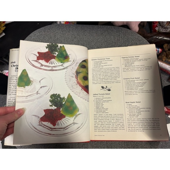 ideals Christmas and Holiday Hard cover book - Picture 4 of 5